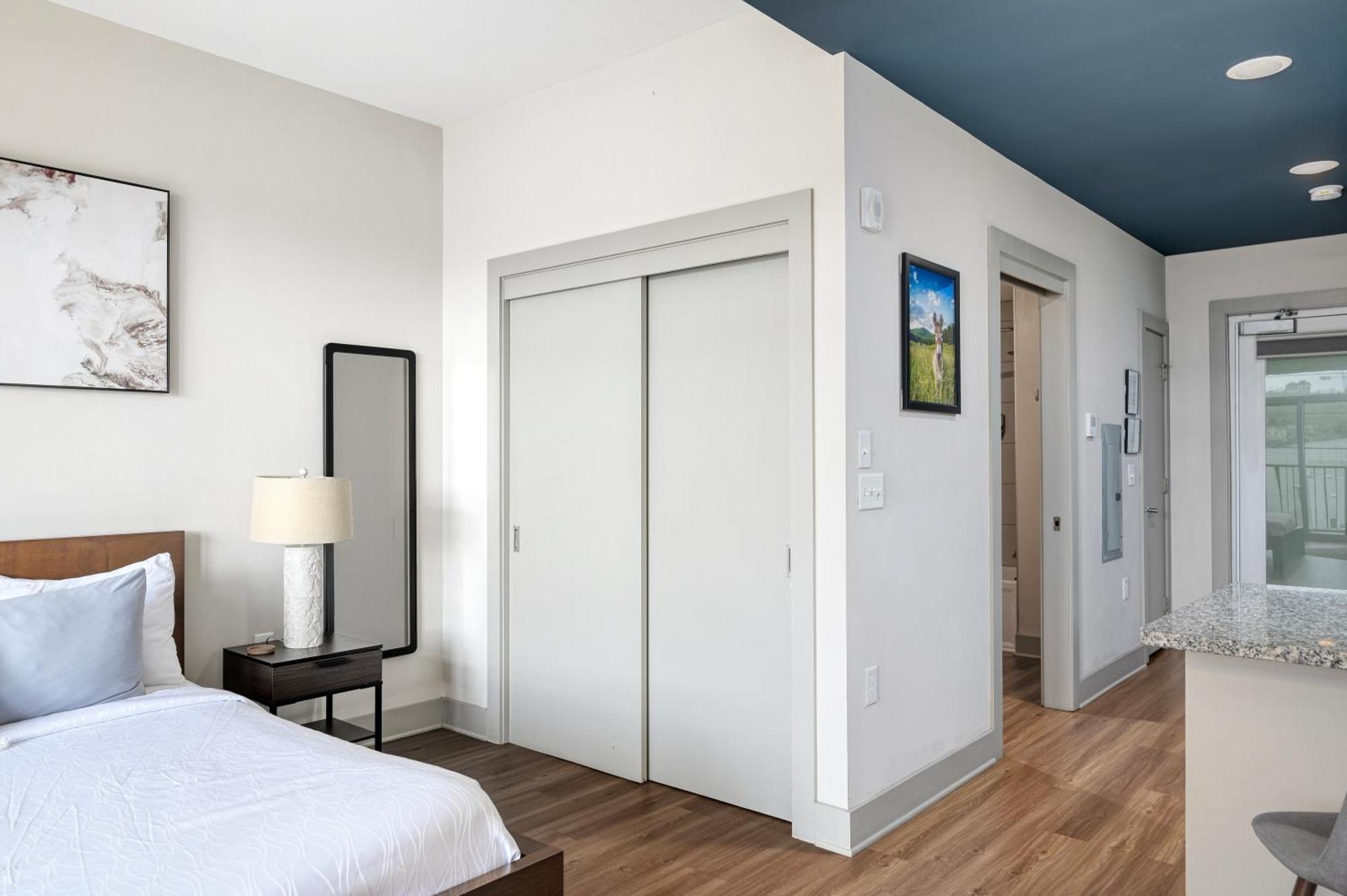 Hotel River Row